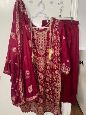 NWT Embroidered Maroon Traditional Tunic Set with Dupatta